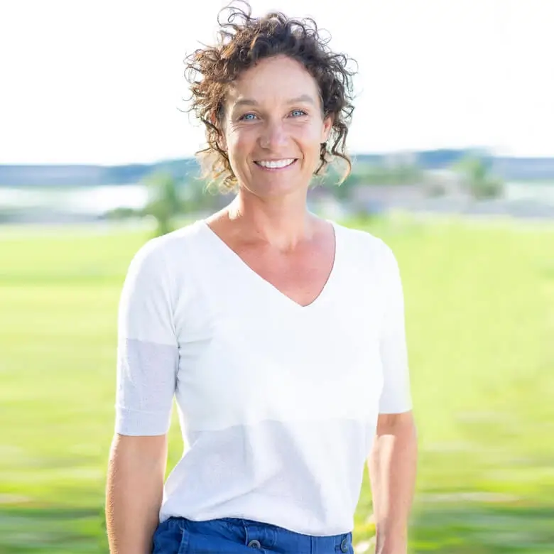 Gudrun Hochleitner, Physiotherapeutin und Osteopathin – Expertin für ganzheitliche Therapie, Voicing und körperorientierte Heilmethoden, herzlich und empathisch.
