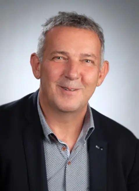 Heinz Mittermayr, Experte für Persönlichkeitsentwicklung – unterstützt Menschen auf ihrem Weg zu mehr Klarheit und innerer Stärke.